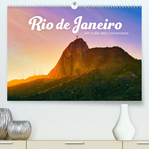 Rio de Janeiro – Am Fuße des Corcovados. (Premium, hochwertiger DIN A2 Wandkalender 2023, Kunstdruck in Hochglanz) von SF