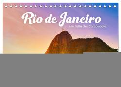 Rio de Janeiro – Am Fuße des Corcovados. (Tischkalender 2024 DIN A5 quer), CALVENDO Monatskalender von SF,  SF
