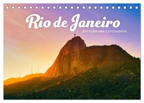 Rio de Janeiro – Am Fuße des Corcovados. (Tischkalender 2024 DIN A5 quer), CALVENDO Monatskalender von SF,  SF