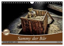 Sammy der Bär besucht Lost Places (Wandkalender 2024 DIN A4 quer), CALVENDO Monatskalender von SchnelleWelten,  SchnelleWelten