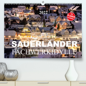 Sauerländer Fachwerkidylle (Premium, hochwertiger DIN A2 Wandkalender 2022, Kunstdruck in Hochglanz) von Bücker,  Heidi