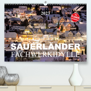 Sauerländer Fachwerkidylle (Premium, hochwertiger DIN A2 Wandkalender 2023, Kunstdruck in Hochglanz) von Bücker,  Heidi