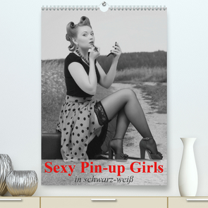Sexy Pin-up Girls in schwarz-weiß (Premium, hochwertiger DIN A2 Wandkalender 2021, Kunstdruck in Hochglanz) von Stanzer,  Elisabeth