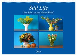 Still Life – Blumen vor der blauen Wand (Wandkalender 2024 DIN A2 quer), CALVENDO Monatskalender von Will,  Hans