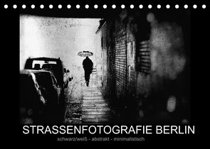 Strassenfotografie Berlin. schwarz/weiß – abstrakt – minimalistisch (Tischkalender 2022 DIN A5 quer) von Andree,  Frank