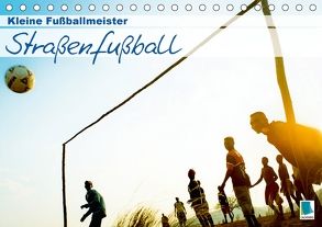Straßenfußball: kleine Fußballmeister (Tischkalender 2018 DIN A5 quer) von CALVENDO