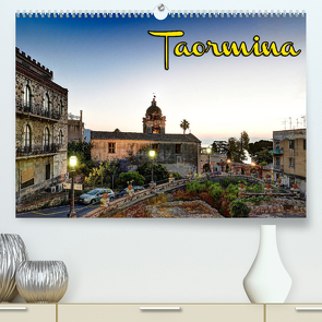 Taormina zur blauen Stunde (Premium, hochwertiger DIN A2 Wandkalender 2023, Kunstdruck in Hochglanz) von Schneider,  Jens