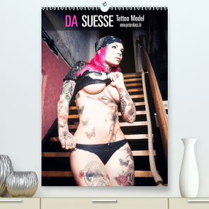 Tattoo Queen Da Suesse (Premium, hochwertiger DIN A2 Wandkalender 2023, Kunstdruck in Hochglanz) von Esch,  Jens