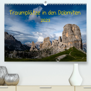 Traumplätze in den DolomitenAT-Version (Premium, hochwertiger DIN A2 Wandkalender 2023, Kunstdruck in Hochglanz) von Jordan,  Sonja