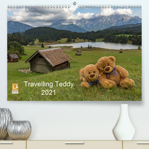 Travelling Teddy 2021 (Premium, hochwertiger DIN A2 Wandkalender 2021, Kunstdruck in Hochglanz) von C-K-Images