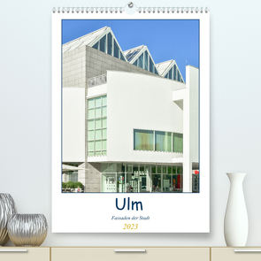 Ulm Fassaden der Stadt (Premium, hochwertiger DIN A2 Wandkalender 2023, Kunstdruck in Hochglanz) von Hackstein,  Bettina