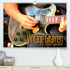 Vintage Gitarren in Szene gesetzt (Premium, hochwertiger DIN A2 Wandkalender 2023, Kunstdruck in Hochglanz) von Bleicher,  Renate