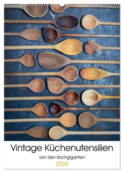Vintage Küchenutensilien (Wandkalender 2024 DIN A2 hoch), CALVENDO Monatskalender von KOCHGIGANTEN,  KOCHGIGANTEN