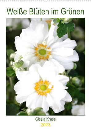 Weiße Blüten im Grünen (Wandkalender 2023 DIN A2 hoch) von Kruse,  Gisela