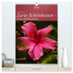 Zarte Schönheiten – Feine Hibiskusblüten (hochwertiger Premium Wandkalender 2024 DIN A2 hoch), Kunstdruck in Hochglanz von Schumann,  Bianca